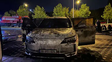 Kayseri’de şarjdaki elektrikli otomobil alev aldı: Müdahale sırasında patlama yaşandı  
