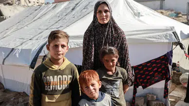 Gazze'nin belirsizliğinde sıkışıp kalan Filistinliler, İsrail saldırıları altında yaşam mücadelesi veriyor