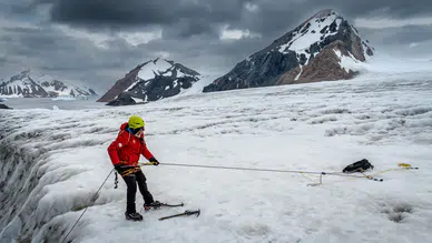 Türk bilim insanlarından buzullarda erimeye dikkat çeken tırmanış