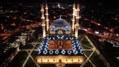 Mimar Sinan'ın "ustalık eseri" Selimiye, yenilenen aydınlatmalarıyla görüntülendi