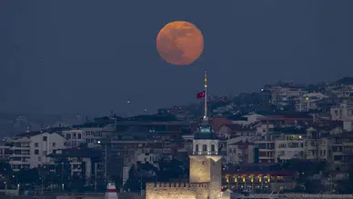 İstanbul’un “mavi saat” silueti görenleri büyüledi