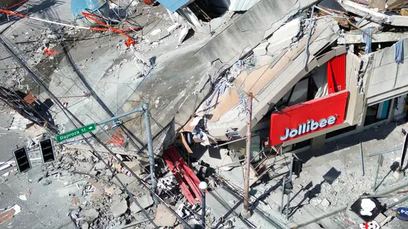 Filipinler’de 7,8 büyüklüğünde deprem