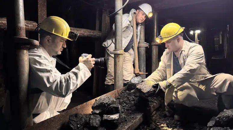 Zonguldaklı madenci yer altını karelerle anlatıyor