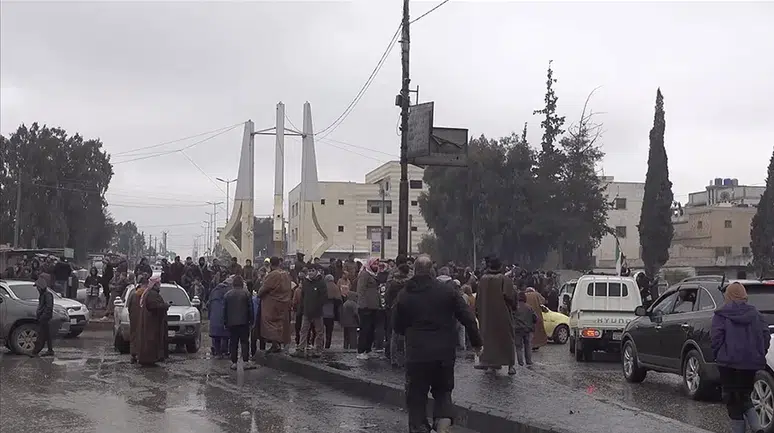 Terör örgütü YPG/SDG'den kurtarılan Suriye’nin Tabka kentinde halk, kutlama yapmak için sokaklara çıktı