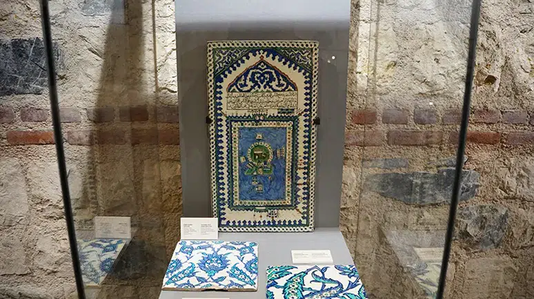 Kutsal emanetler sergisi Rami Kütüphanesi'nde ziyarete açıldı