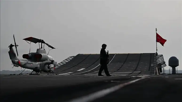 TCG Anadolu İngiltere'de Türk savunma sanayisini tanıttı