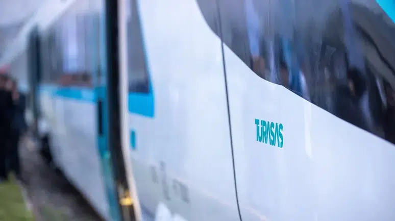 Milli hızlı tren testlerde 225 kilometre hıza ulaştı