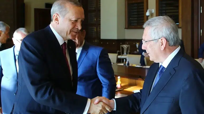 Cumhurbaşkanı Erdoğan'dan Aziz Yıldırım'a tebrik telefonu