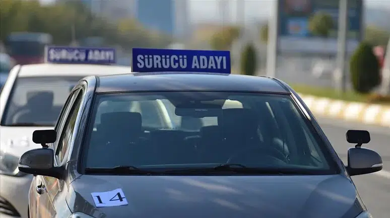 Ehliyet sınavındaki kopya şebekesine büyük darbe: 165 gözaltı