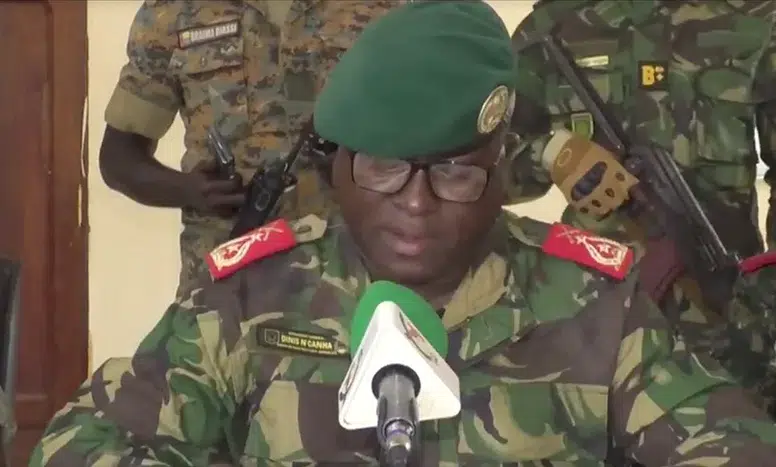 Gine Bissau'da asker yönetime el koydu: Seçim askıya alındı