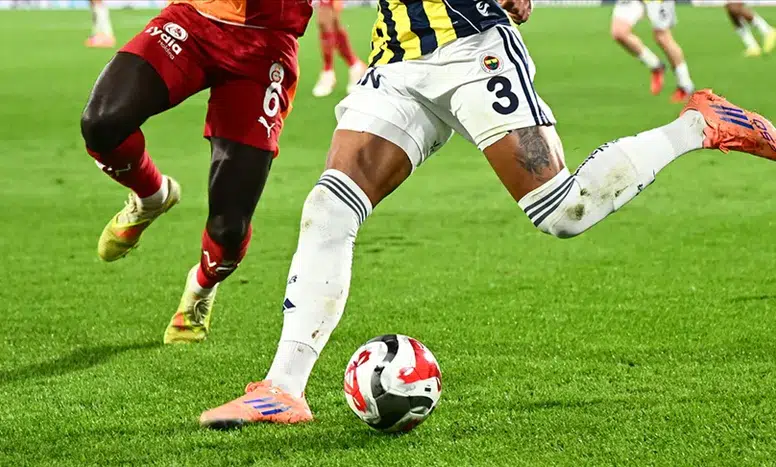 Galatasaray ve Fenerbahçe karşı karşıya