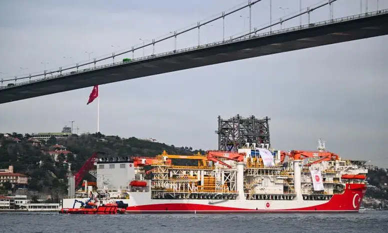 Yıldırım sondaj gemisi Karadeniz’e doğru yola çıktı