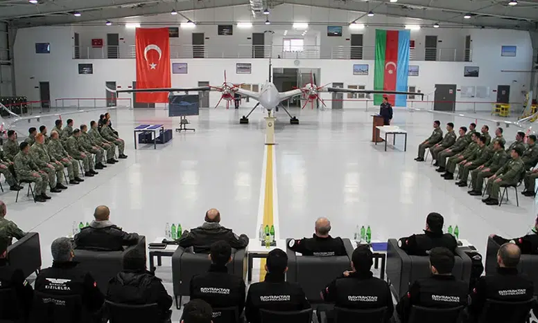Azerbaycan'da ilk Bayraktar TB2 operatörleri mezun oldu