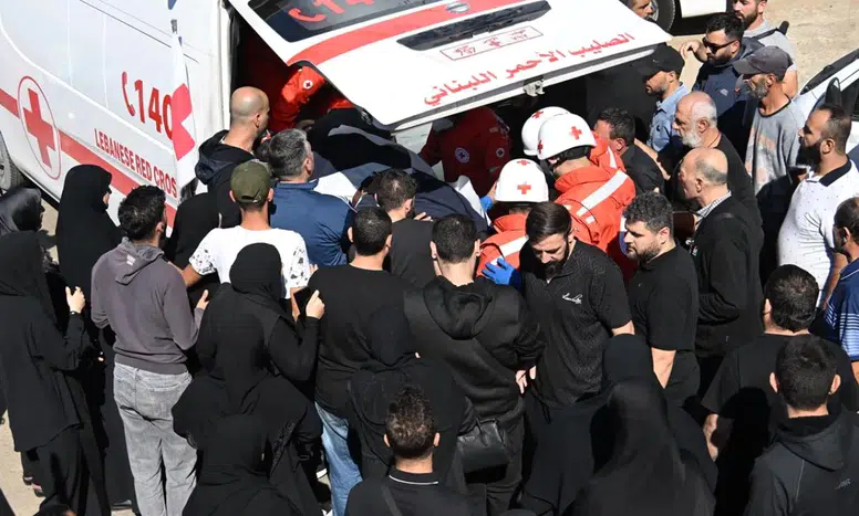 İsrail saldırısında hayatını kaybeden sağlık görevlisi toprağa verildi