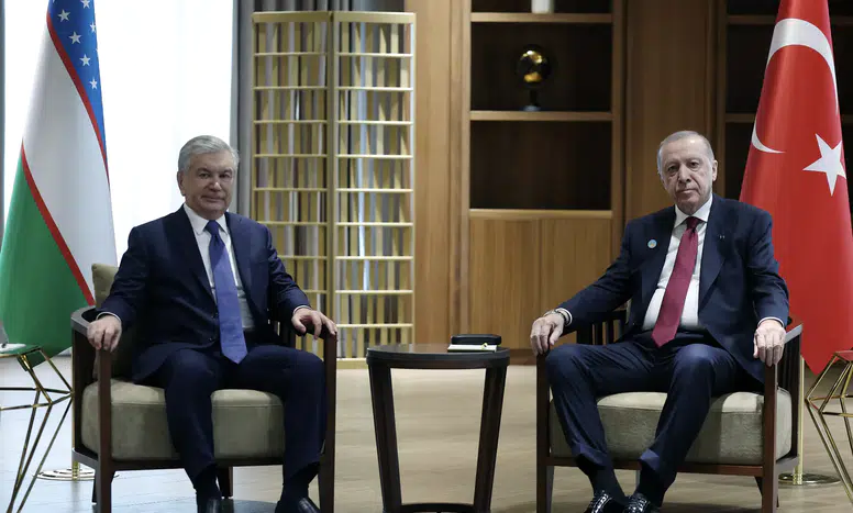 Cumhurbaşkanı Erdoğan, Özbekistan Cumhurbaşkanı Mirziyoyev ile bir araya geldi