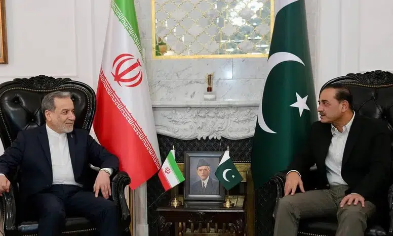 İran ve Pakistan arasında Tahran'da kritik görüşme