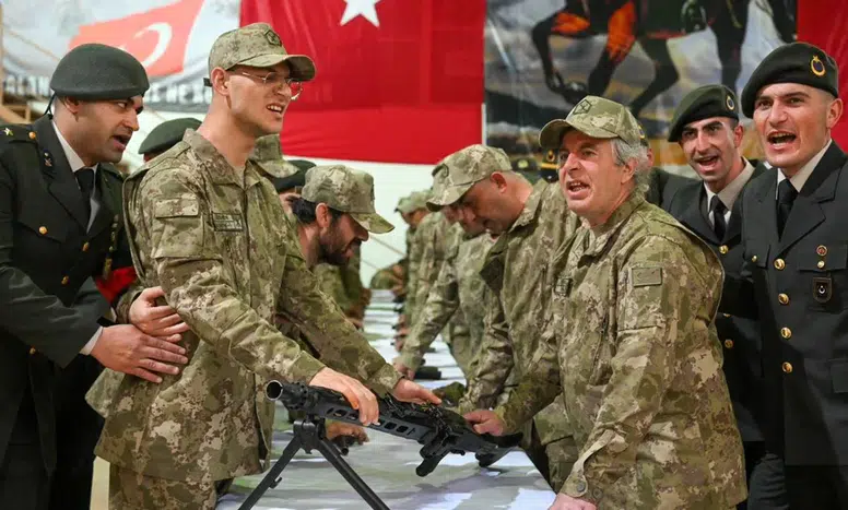 Erzurum’da duygu dolu yemin töreni: Engelleri aşıp asker oldular