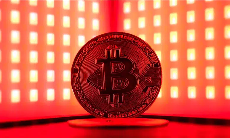 Bitcoin 2 ayın en düşük seviyesine geriledi: ABD ETF’lerindeki çıkışlar kripto piyasasını baskılıyor