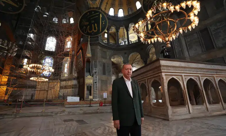 Kutlu fethin sembolü Ayasofya-i Kebir Camii, yeniden ibadete açılışının 6. yılını kutluyor
