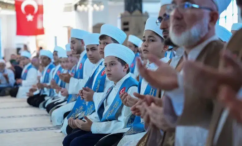 Esenler’de 114 hafız icazet aldı: Cumhurbaşkanı Erdoğan’dan umre hediyesi  