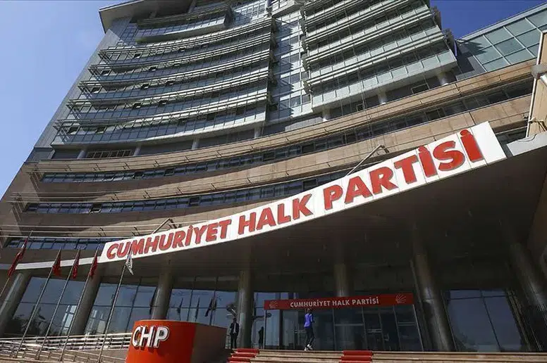 CHP İstanbul İl Yönetimi’nin görevden uzaklaştırılması davası ertelendi