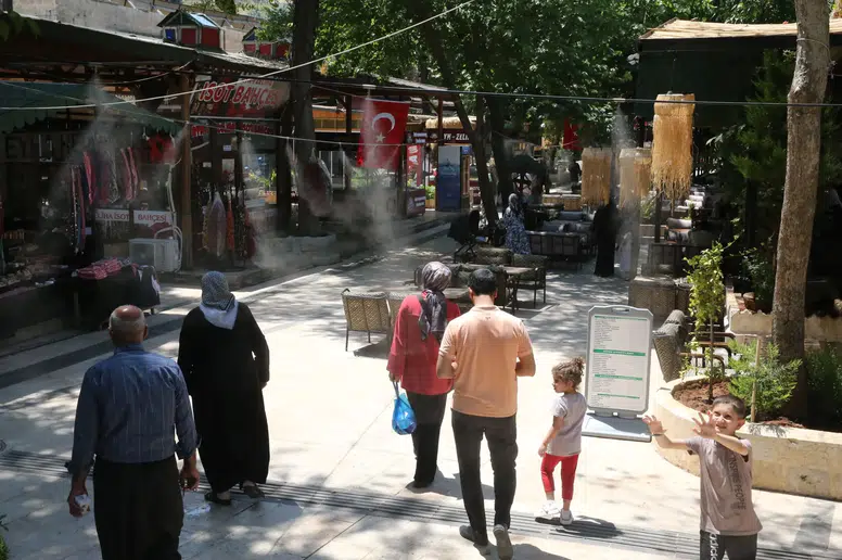Şanlıurfa’da kavurucu sıcaklar günlük yaşamı olumsuz etkiliyor