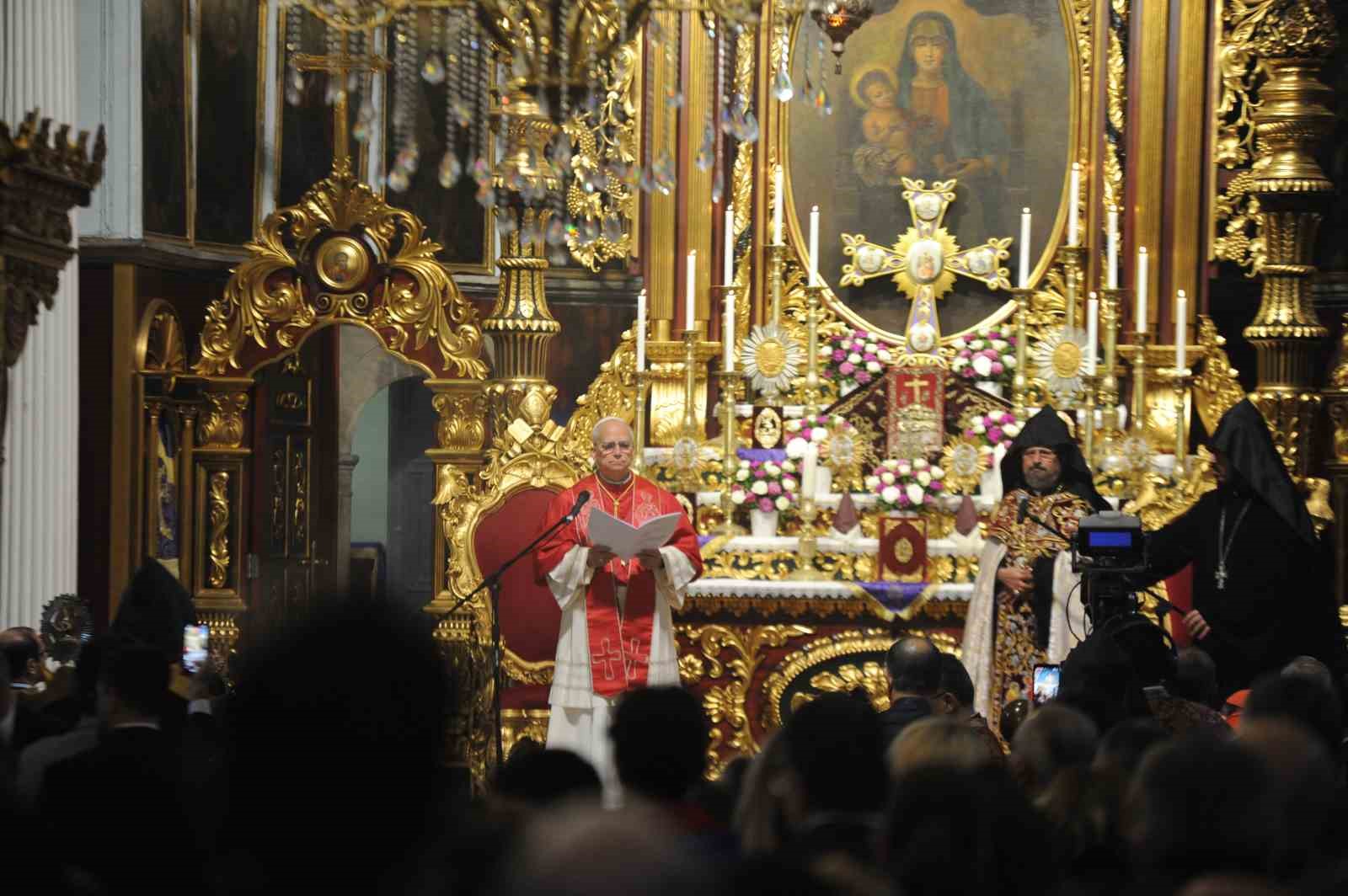 papa-14-leo-ermeni-apostalik-katedraline-dua-ziyareti-gerceklestirdi